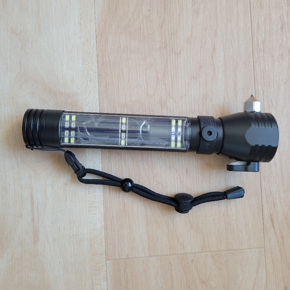 4Patriots‎ Multi-Use Flashlight - Picture 3 of 6